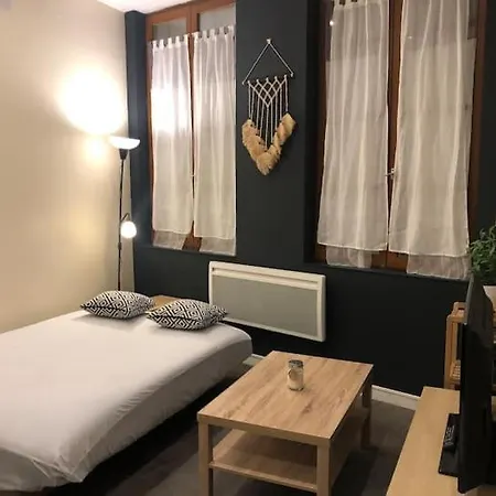 Lumineux Au 1er Etage شقة *